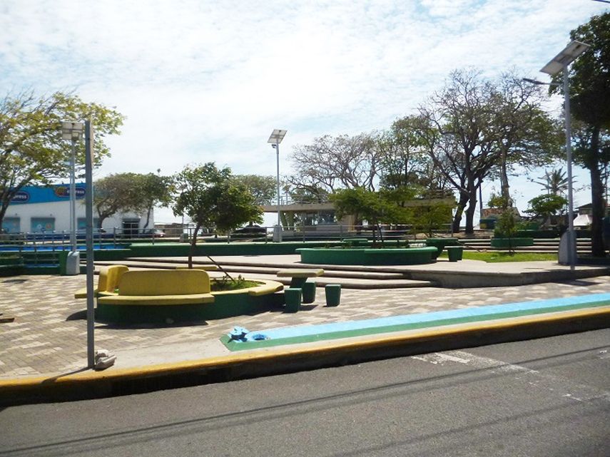 El parque donde se reunían muchos cubanos, ahora vacío (JOSUÉ BRAVO)