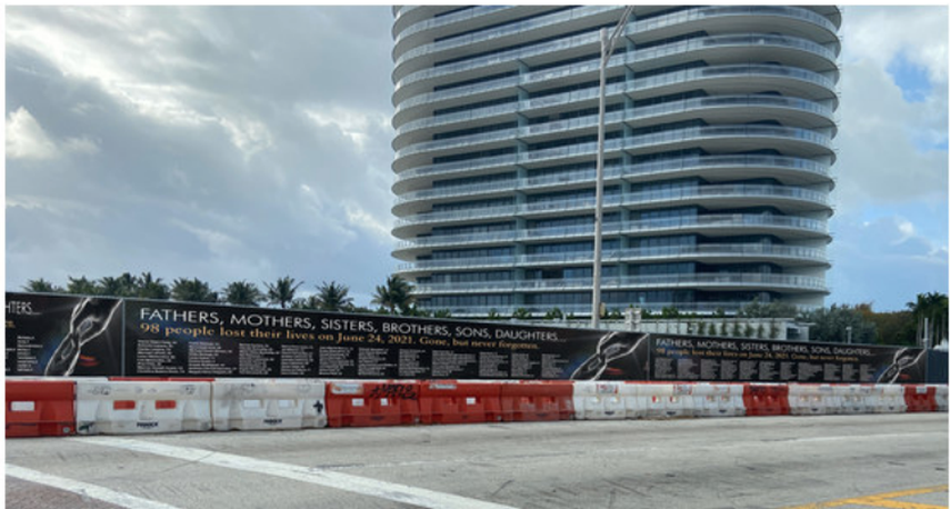 El alcalde de Surfside quiere que se coloque una pancarta para recordar a las víctimas.&nbsp;