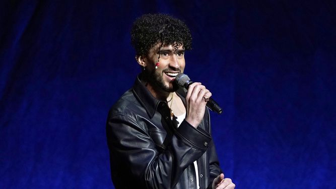 Bad Bunny habla durante la presentación de Sony Pictures Entertainment en la CinemaCon, el 25 de abril de 2022 en Las Vegas.