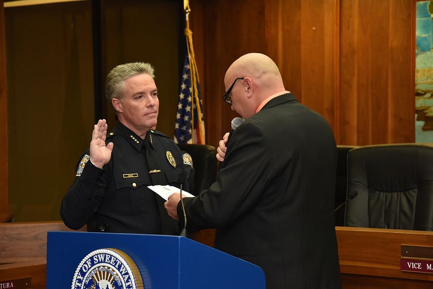 A juicio de la mano derecha del alcalde de Sweetwater, se trata de una decisión que hay que tomar con responsabilidad pues el candidato debe garantizar la seguridad de todos los habitantes y visitantes de la jurisdicción. (ÁLVARO MATA)