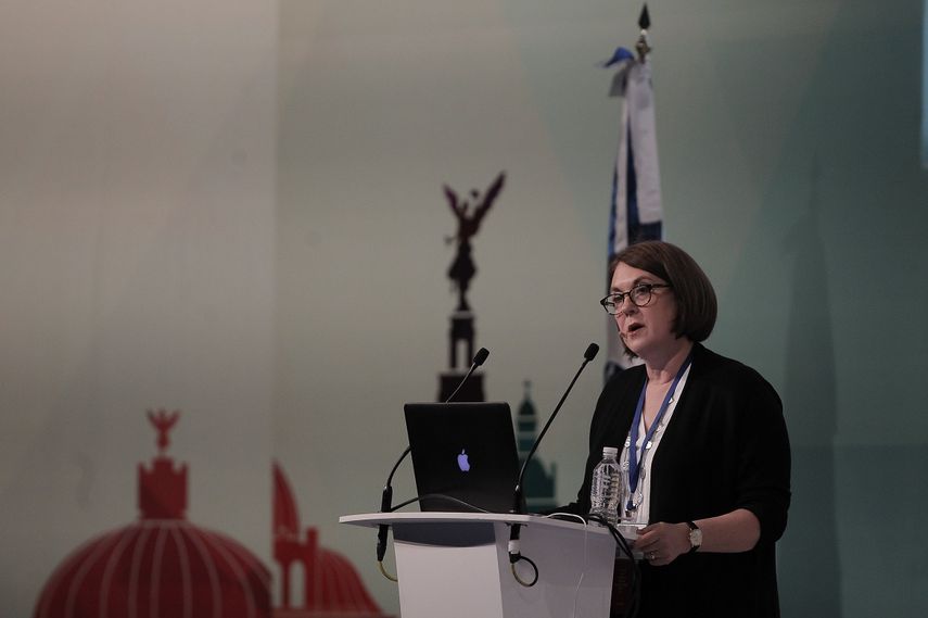 Marjorie Miller, de la Agencia Associated Press(AP), durante el panel Las agencias internacionales de noticias en su papel de nuevos corresponsales&nbsp;