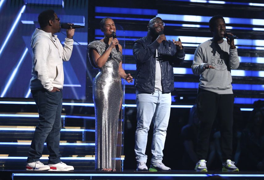 Alicia Keys canta Boyz II Men en honor al fallecido Kobe Bryant, en la ceremonia de los premios Grammy el domingo 26 de enero del 2020 en Los Angeles.&nbsp;