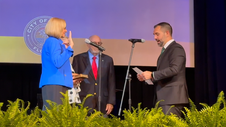 Eileen Higgins toma posesión del cargo de alcaldesa de Miami.