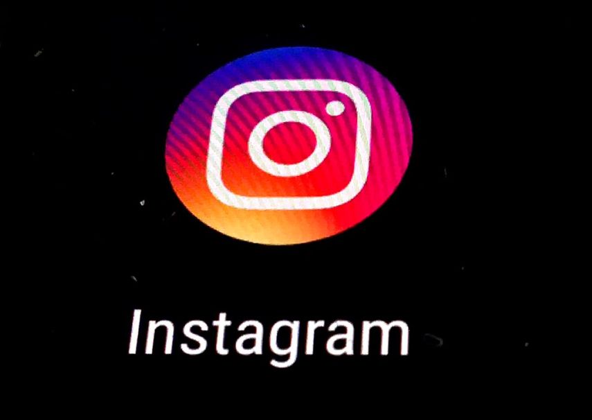 Logotipo de la aplicación de Instagram en una pantalla.