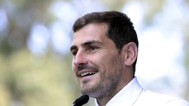 Iker Casillas hablando con la prensa en Oporto el 6 de mayo del 2019. El arquero desistió de postularse a presidente de la federación española de fútbol, diciendo que, en plena pandemia del coronavirus, esas elecciones pasan a segundo plano. 