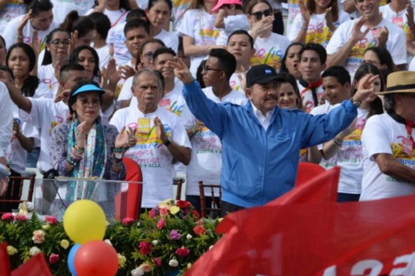 Daniel Ortega y su esposa Rosario Murillo.