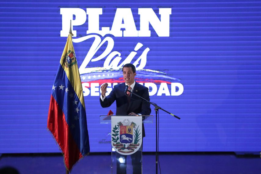 Juan Guaidó, reconocido como presidente encargado de Venezuela por más de 50 naciones, habla durante la presentación del Plan País en el área de Seguridad, en el aula magna la Universidad Católica Andrés Bello.