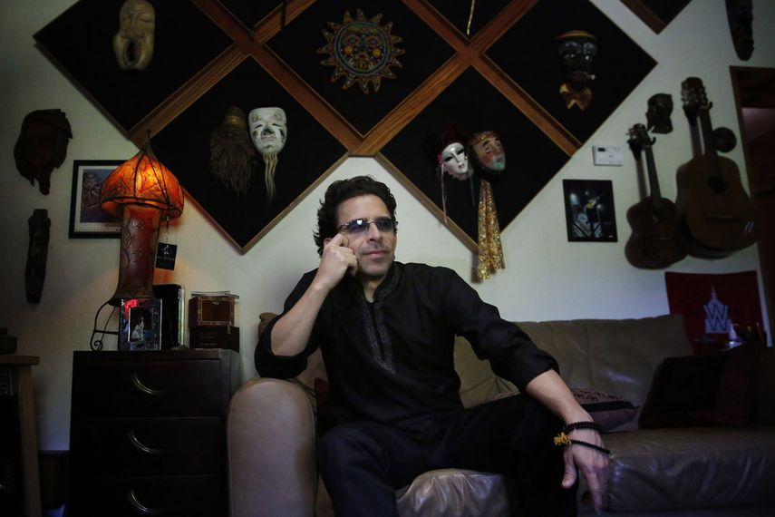 &nbsp;El compositor y productor George Noriega posa en su estudio en Davie, Florida.&nbsp;