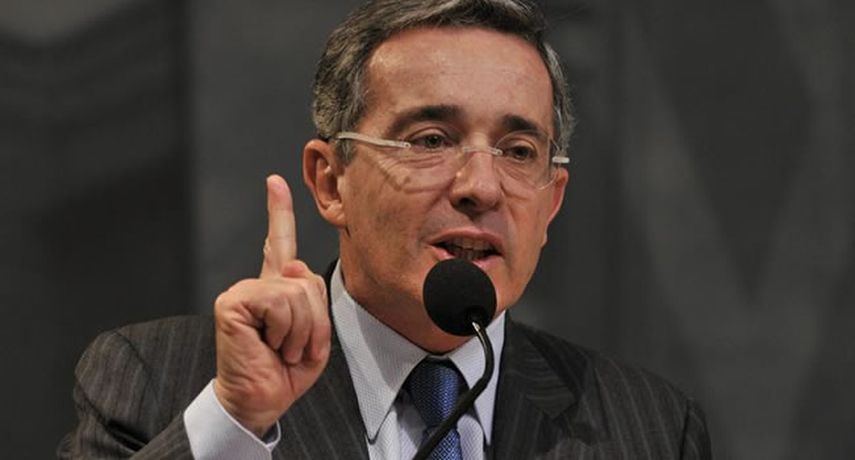 Durante la lectura del fallo de Hurtado, que dirigía el ahora desaparecido Departamento Administrativo de Seguridad (DAS) cuando se hicieron las escuchas ilegales, uno de los magistrados anunció que compulsó copias para que se investigue si el 
