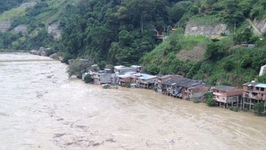 Las autoridades de Puerto Valdivia temen que una nueva creciente del río Cauca arrase sus viviendas.