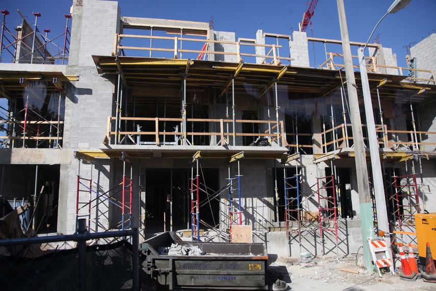 En áreas de La Pequeña Habana se preparan edificios que serán destinados a viviendas asequibles