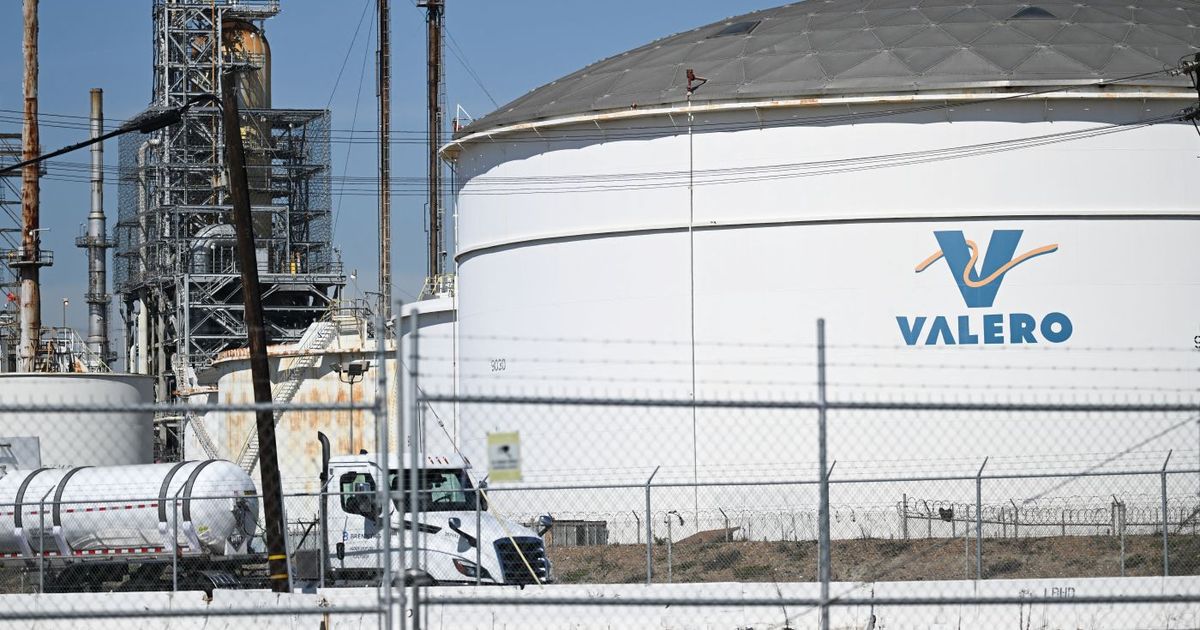 El precio del petróleo en EEUU cae por debajo de los 67 dólares