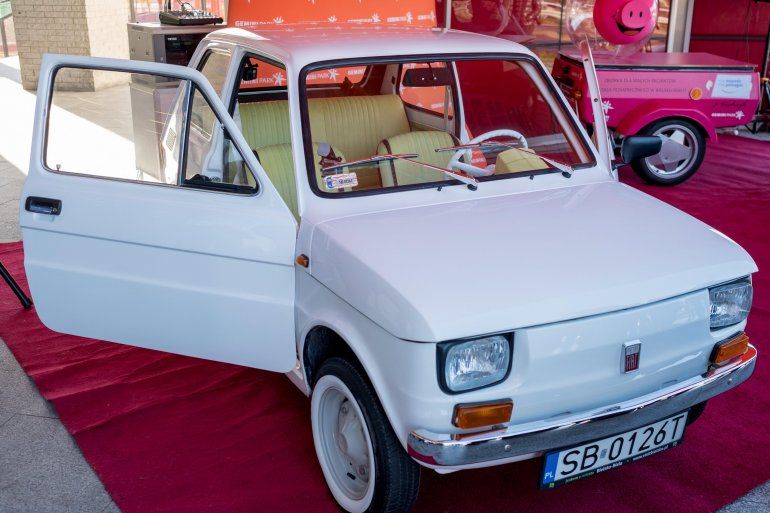 Ciudad polaca envía a Tom Hanks el Fiat 126 que le prometió