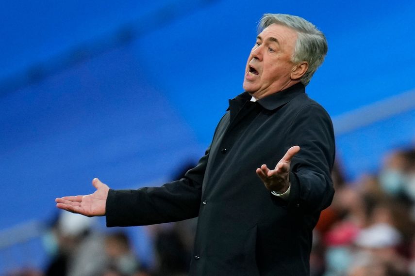 El entrenador Carlo Ancelotti mantiene al Real Madrid actualmente en el liderato de La Liga