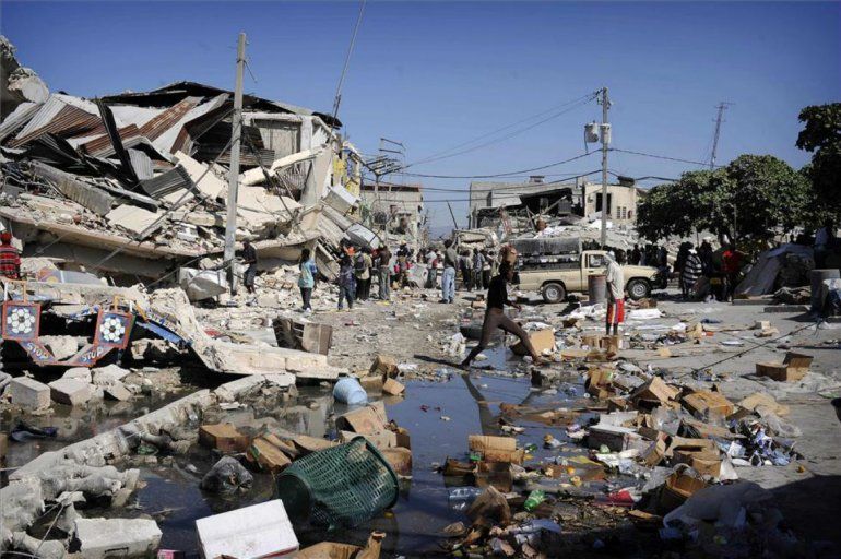 Van 15 muertos y más de 300 heridos por sismo en Haití