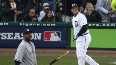 Cabrera sigue liderando a las mayores en bateo, pero podría perderlo. (REUTERS)