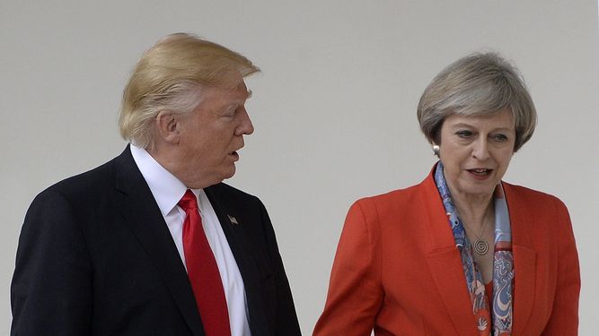 Fotografía de archivo fechada en enero de 2017 del presidente Donald Trump y la primera ministra británica, Theresa May, en la Casa Blanca, EEUU.&nbsp;