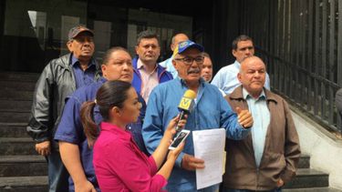 García afirmó que con la detención de Azuaje se están cometiendo varios delitos, entre ellos la violación de la inmunidad parlamentaria.