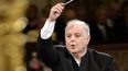 El argentino-israelí Daniel Baremboim  dirige a la Orquesta Filarmónica de Viena durante el tradicional concierto de Año Nuevo. (EFE)