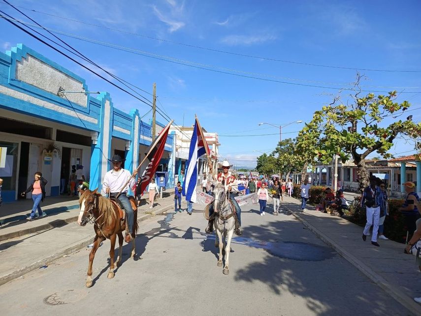 Desfile por el Día de la Cultura celebrado por el régimen cubano en el municipio de San Luis, Pinar del Río.
