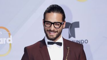En esta foto de archivo del 26 de abril de 2018, Maluma llega a los Premios Billboard de la Música Latina en Las Vegas.