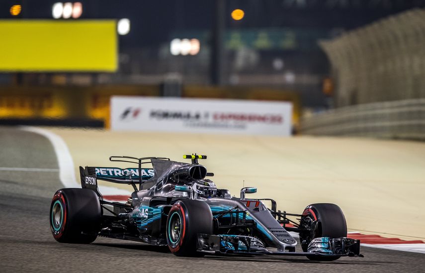 Bottas superó por menos de un segundo a su compañero de equipo y a su rival de Ferrari. 