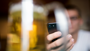 En pequeñas dosis, las bebidas alcohólicas.&nbsp;