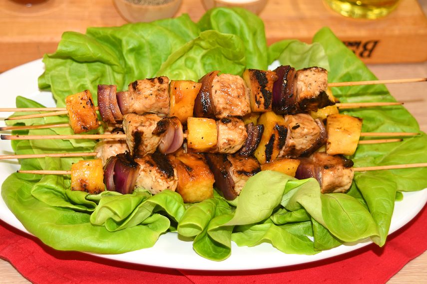 Pinchos de cerdo glaseado.