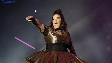 La cantante Netta Barzilai, candidata de Israel para Eurovisión 2018, se presenta en abril durante el preestreno del concurso en Tel Aviv, Israel.