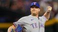 Will Smith, relevista de los Rangers de Texas, lanza frente a los Cascabeles de Arizona en el cuarto juego de la Serie Mundial, el martes 31 de octubre de 2023&nbsp;