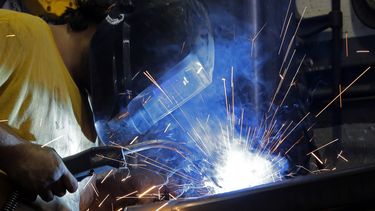 El alza en la producción industrial fue del 0,4% en noviembre, ligeramente por encima del 0,3% esperado por los analistas.