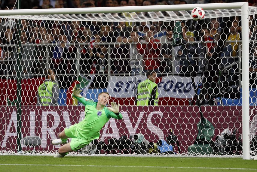 Inglaterra ganó su primera tanda de penales en los mundiales. Venció a Colombia en la definición desde los 11 pasos y ahora se medirá ante Suecia el sábado en cuartos de final.&nbsp;