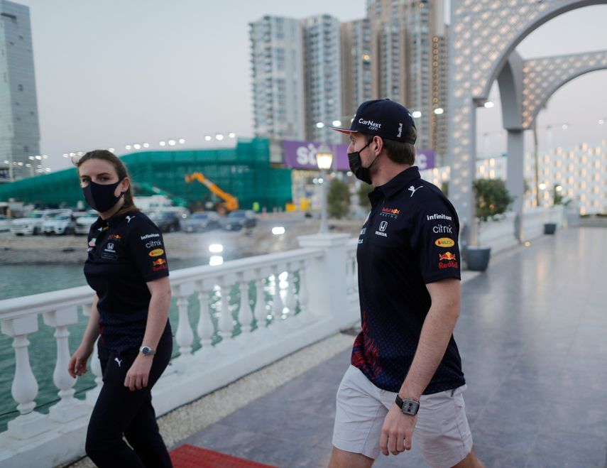 El piloto holandés Max Verstappen conociendo la ciudad de Yedá en Arabia Saudita, antes del GP de Fórmula 1