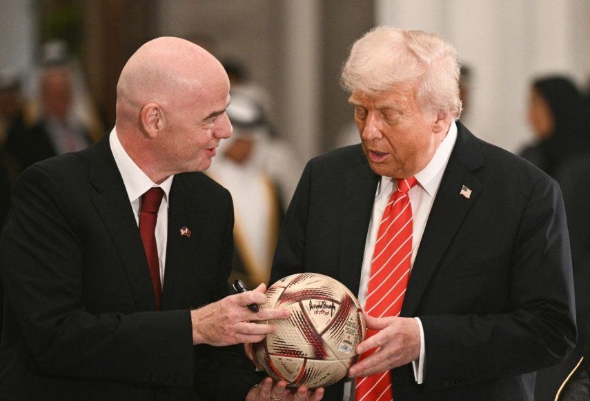 El presidente de la FIFA, Gianni Infantino (izquierda), y el máximo mandatario de los Estados Unidos, Donald Trump, durante una ceremonia en Doha, el 14 de mayo de 2025. El presidente de la FIFA, Gianni Infantino (izquierda), y el máximo mandatario de los Estados Unidos, Donald Trump, durante una ceremonia en Doha, el 14 de mayo de 2025.