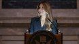 La exprimera dama de Estados Unidos, Melania Trump, habla durante una ceremonia de naturalización en el edificio de los Archivos Nacionales en Washington, DC, el 15 de diciembre de 2023.