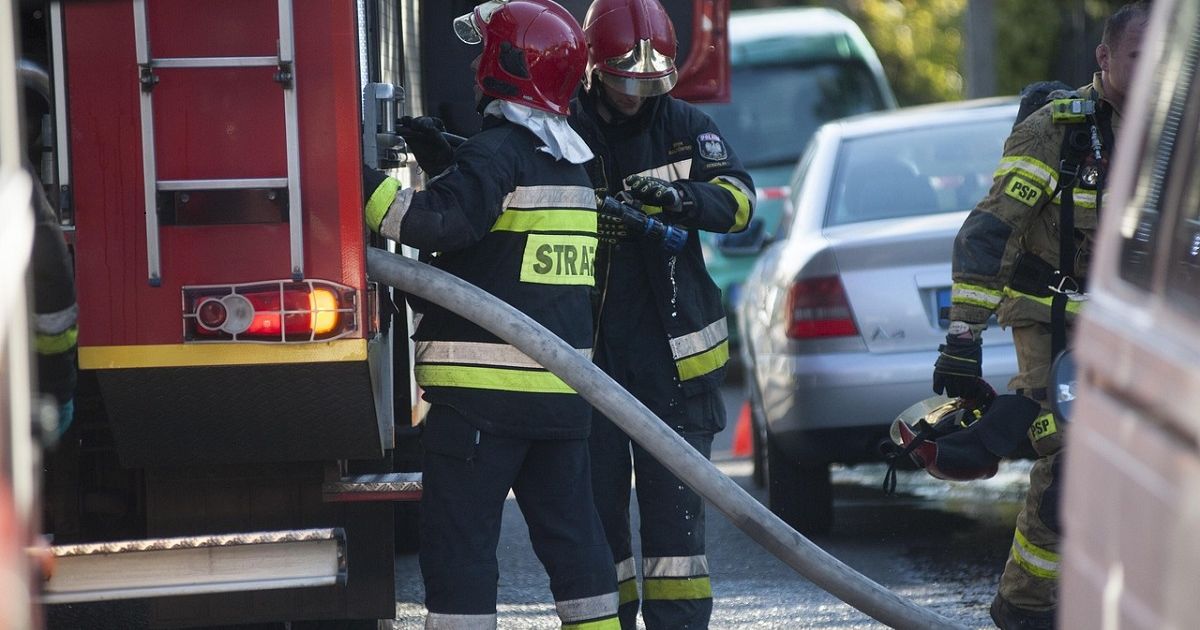 Voraz incendio en edificio de Hollywood deja varios afectados y graves pérdidas materiales