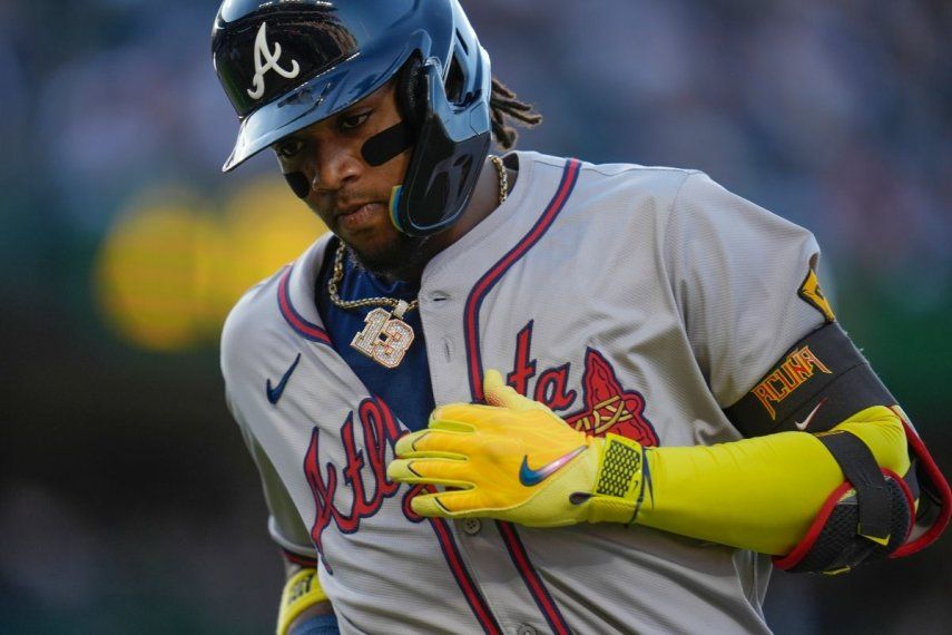 Ronald Acuña Jr. de los Bravos de Atlanta durante el juego ante los Cachorros de Chicago, el miércoles 22 de mayo de 2024, en Chicago.