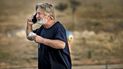 Alec Baldwin habla por teléfono en el estacionamiento frente a la Oficina del Sheriff del Condado de Santa Fe en Santa Fe, Nuevo México, luego de ser interrogado sobre un tiroteo en el set de la película Rust en las afueras de Santa Fe, el jueves, 10 de octubre de 2021. Alec Baldwin habla por teléfono en el estacionamiento frente a la Oficina del Sheriff del Condado de Santa Fe en Santa Fe, Nuevo México, luego de ser interrogado sobre un tiroteo en el set de la película Rust en las afueras de Santa Fe, el jueves, 10 de octubre de 2021.