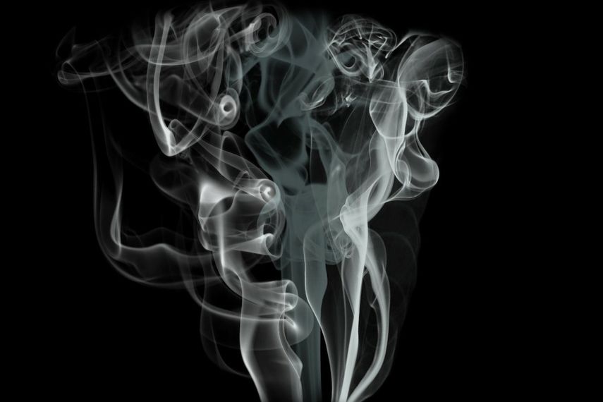El estudio muestra que la exposición de las células de las vías respiratorias humanas al vapor de cigarrillos electrónicos que contienen nicotina en el cultivo. Foto PIXABAY BRIGETTE