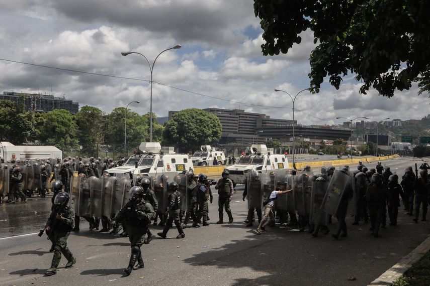 Las 40.000 vacantes se desglosan en 20.000 para la PNB y otros 20.000 para la Guardia del Pueblo, institución adscrita a la Guardia Nacional Bolivariana&nbsp;