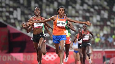 La holandesa Sifan Hassan celebra su victoria en su heat eliminatorio de los 1.500 metros