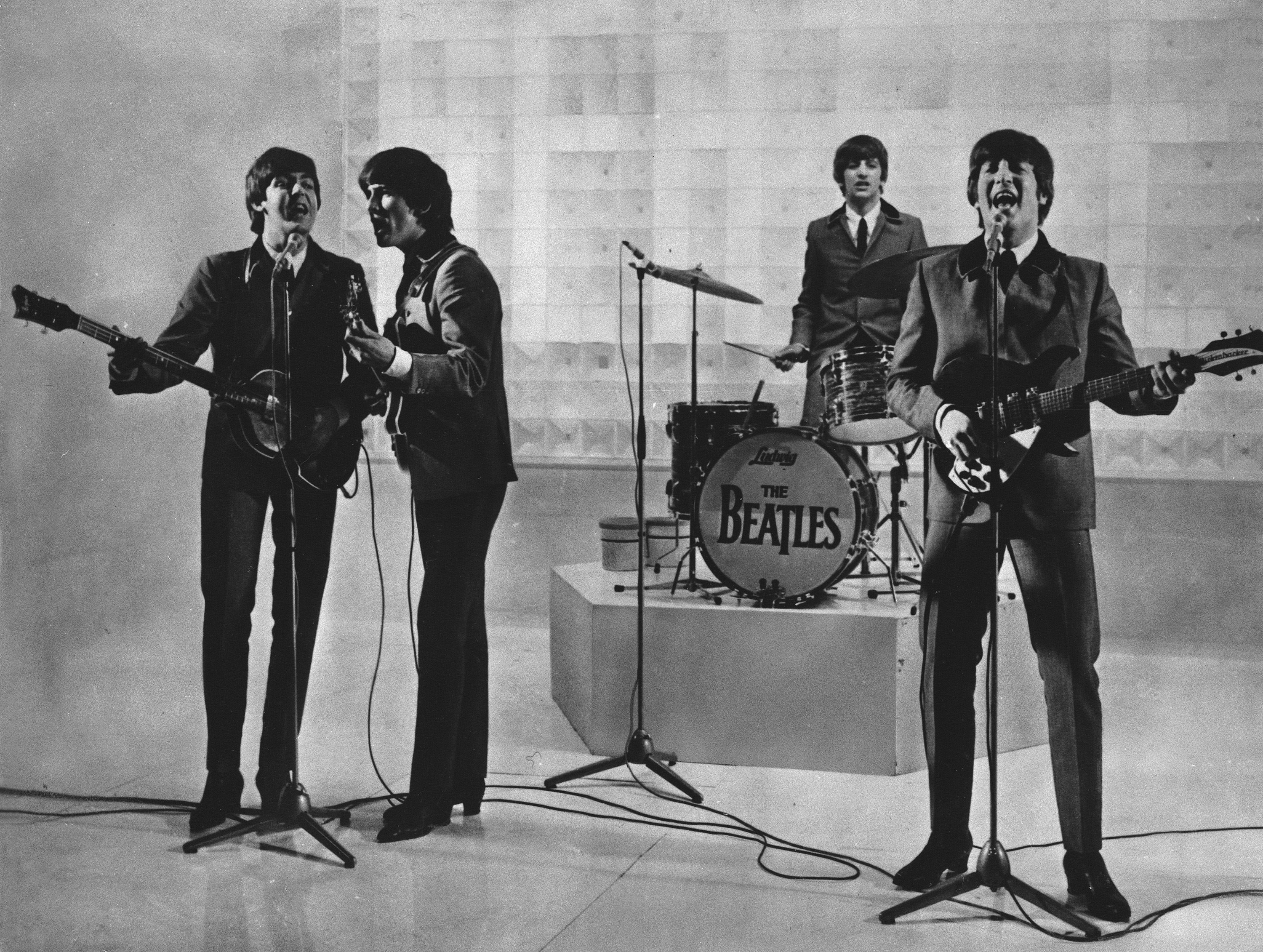 The Beatles dando un espectáculo en una fecha desconocida. McCartney asegura que Lennon fue el responsable de la separación de la banda. The Beatles dando un espectáculo en una fecha desconocida. McCartney asegura que Lennon fue el responsable de la separación de la banda.