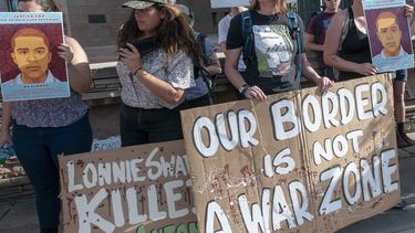 Imagen de una protesta en abril de 2018 cuando el agente de la Patrulla Fronteriza&nbsp;Lonnie&nbsp;Swartz fue declarado no culpable por la muerte del joven&nbsp;mexicano José Antonio Elena Rodríguez.