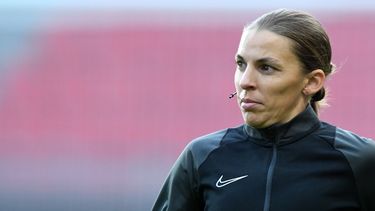 En su 12º partido de la temporada 2020-2021, Frappart estará acompañada por un equipo arbitral 100% masculino y francés: