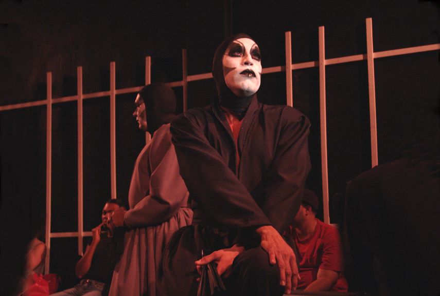 Escena de la adaptaci&oacute;n de La Casa de Bernarda Alba, grupo Havanafama, Miami.