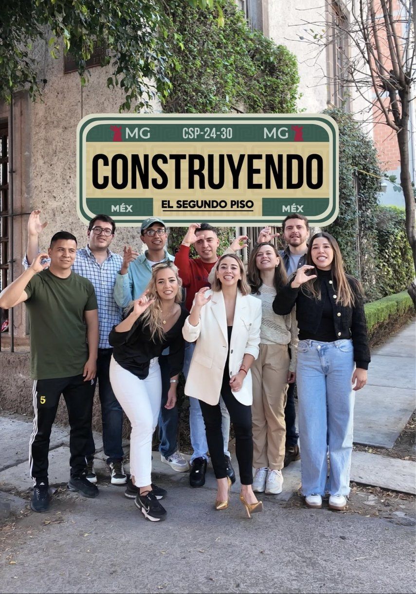 De izquierda a derecha: Víctor Angulo, Arturo Peimbert, Karla Doig, Eduardo Gachuz, Diego Díaz, Michel Garnica, Linda Dayezka, Alonso Ramírez, y Aneth García, integrantes del movimiento&nbsp;Construyendo el Segundo Piso de la Transformación.