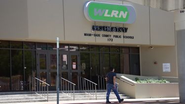 Fachada del Canal WLRN 17 en Miami.