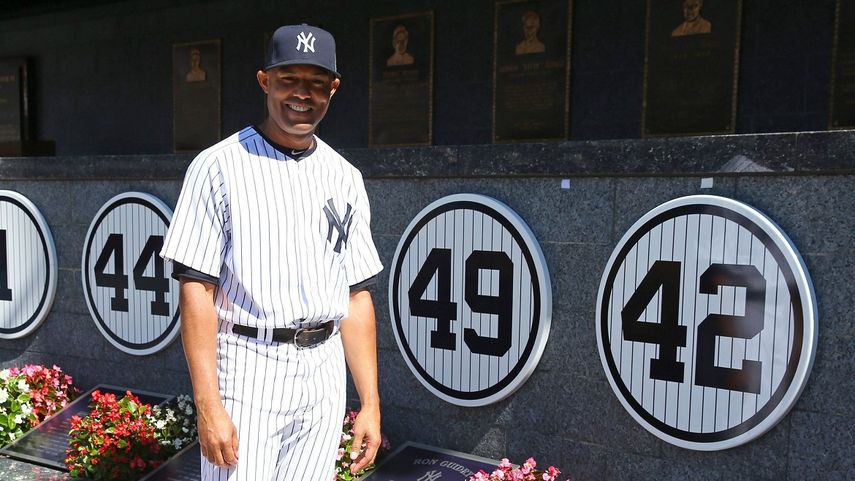 El panameño Mariano Rivera entró hoy con el cien por ciento de los votos, siendo el primer pelotero en lograr esta hazaña. Junto con Rivera ingresarán al Salón de la Fama el puertorriqueño Edgar Martínez, Roy Halladay (postmorten) y Mike Mussinna.