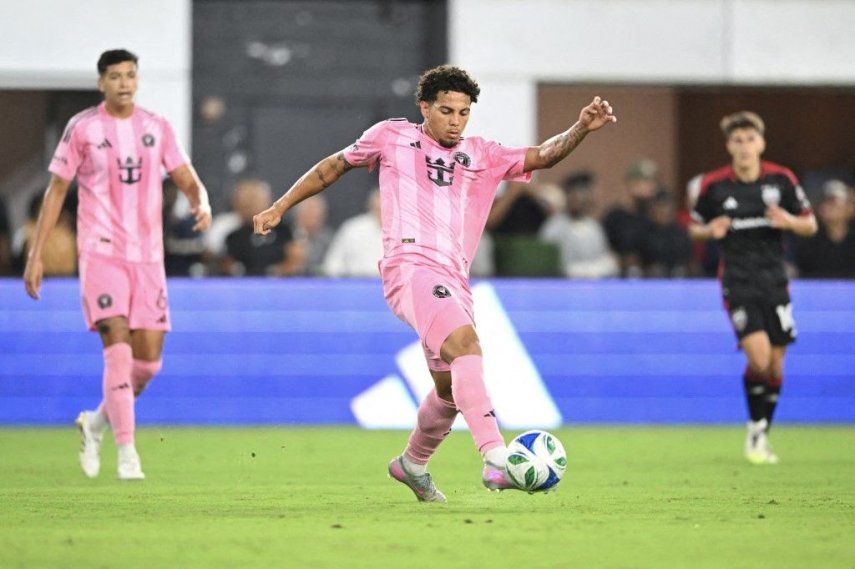 David Ruiz #41 del Inter Miami CF controla el balón durante el partido de la MLS entre el DC United y el Inter Miami CF en el Audi Field el 23 de agosto de 2025 en Washington, D.C.&nbsp;