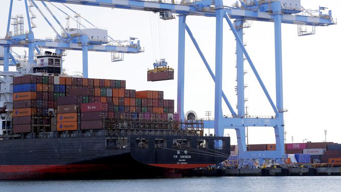 Un barco mercante en el puerto de Tacoma, Washington. (AP Photo/Ted S. Warren, File)